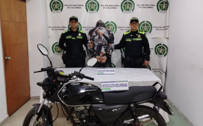 Joven de 20 años cayó con una motocicleta hurtada en Bucaramanga
