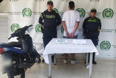 A punta de machete le robaron la moto a un menor en Bucaramanga: cayó uno de los ladrones