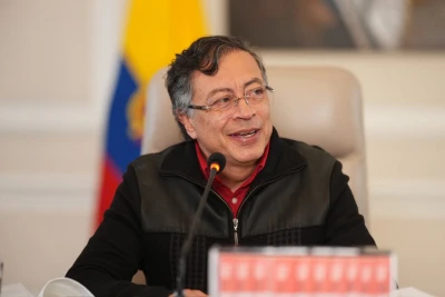 En vísperas de elecciones, Petro ordena frenar ofensiva militar contra CNEB de las disidencias
