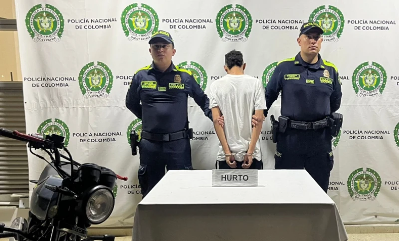 Capturan a un joven de  18 años y aprehenden a un menor tras robo de un celular en Bucaramanga