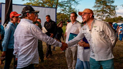 Petro buscará apoyo del papa León XIV para defender la Reforma Agraria