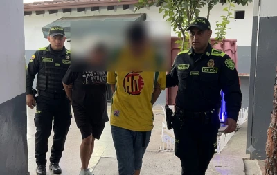 Dos sujetos fueron capturados por atacar a policías durante un procedimiento en Girón
