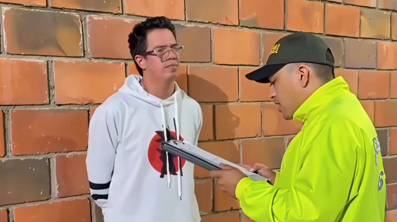 Cantante de cumbias Saúl Naranjo pagará 15 años de cárcel por tratar de matar a su expareja dos veces