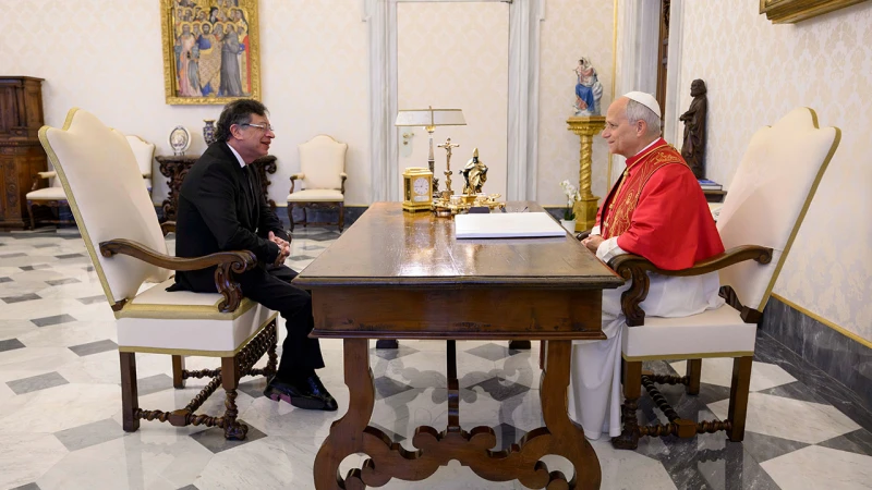Desde el Vaticano, Petro solicitó apoyo del papa León XIV para defender a campesinos de las mafias
