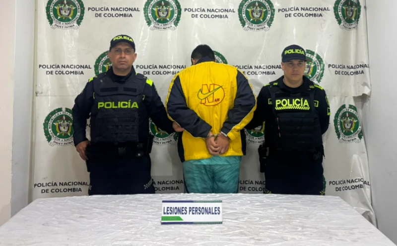 Apuñaló a un hombre por la espalda e intentó esconderse en una vivienda de Bucaramanga