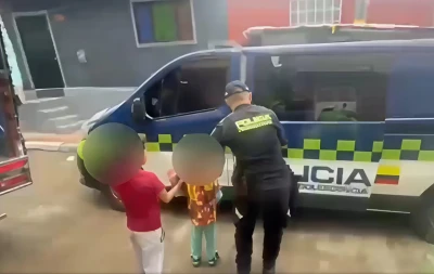 Los dejaron solos durante horas: tres niños fueron rescatados por la Policía