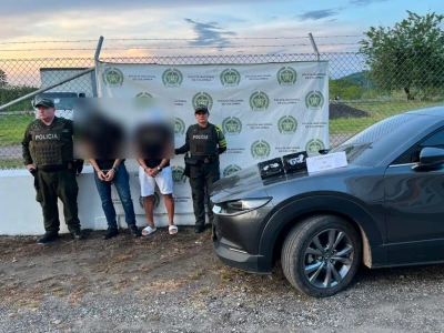 Iban como turistas, pero terminaron capturados con dos kilos de cocaína en un morral
