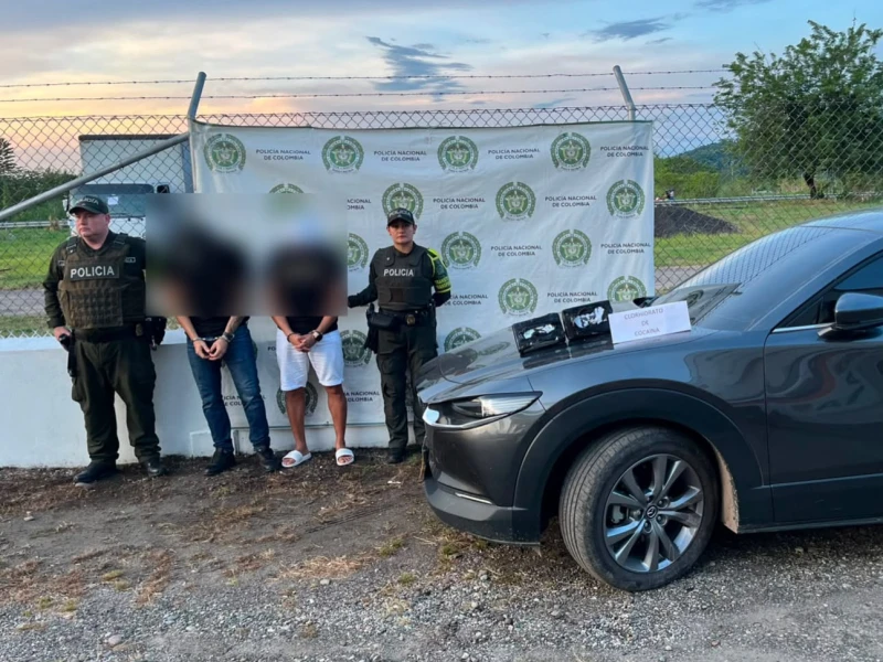 Iban como turistas, pero terminaron capturados con dos kilos de cocaína en un morral