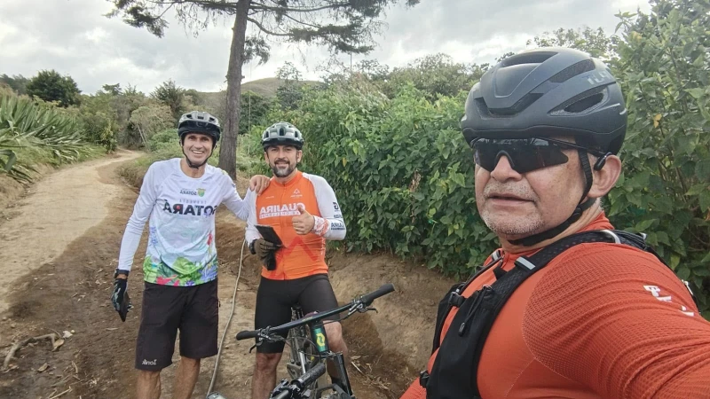 Tres militares retirados fueron asesinados mientras montaban bicicleta en zona roja