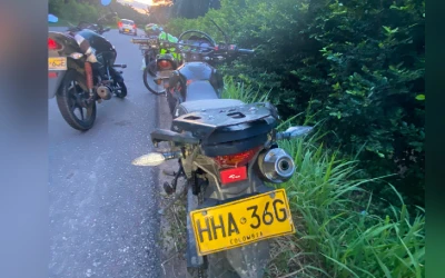 Dos hermanas se accidentaron en una moto en Santander: una murió, la otra está grave