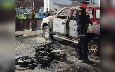 Absurdo caso de intolerancia dejó una camioneta y una moto incineradas en Girón