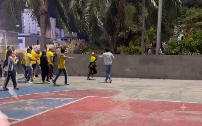 Un hombre resultó herido tras ser atacado por hinchas del Bucaramanga a la salida del partido