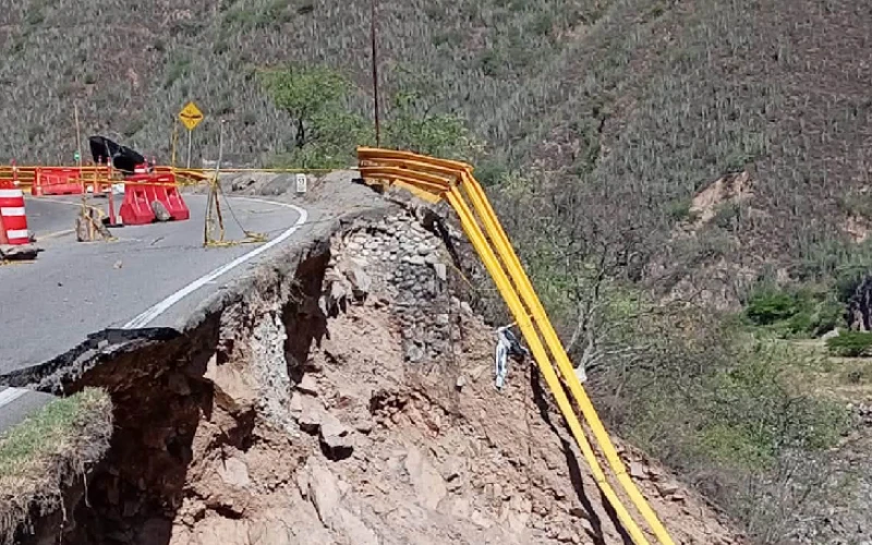 Dos semanas más de cierre para camiones en la vía Bucaramanga - San Gil tras colapso en Pescadero