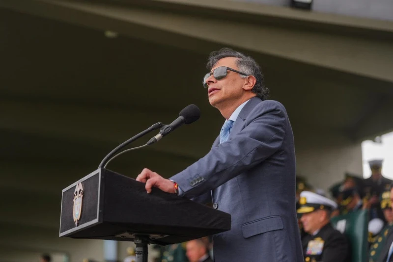 Presidente Petro firma millonario subsidio horas antes de dejar el poder