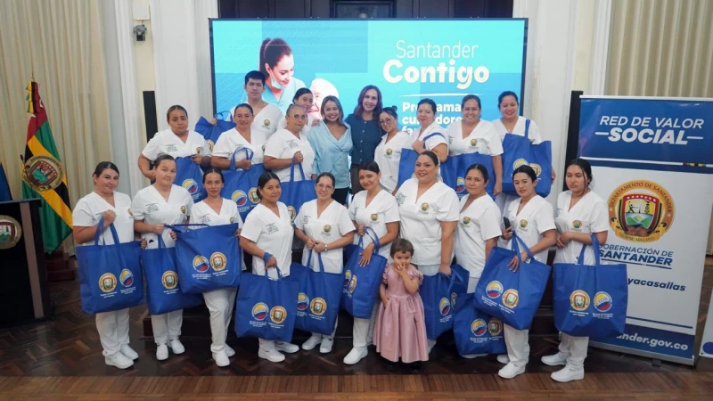 Gobernación de Santander capacita gratis a 42 cuidadores como auxiliares de enfermería