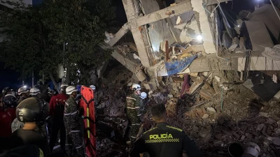 Ciudades afectadas por el terremoto amanecen con miles de rescatistas y militares en acción