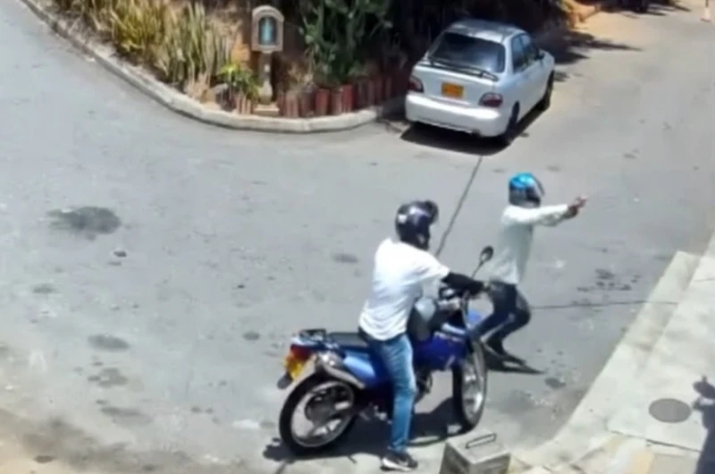 En video quedó registrado un violento atraco a una pareja al sur de Bucaramanga