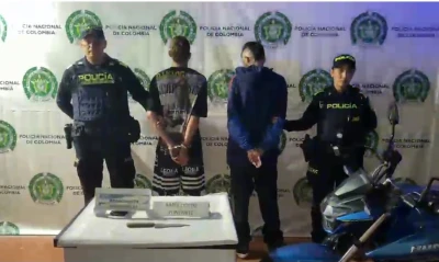 Con la moto robada y un cuchillo cayeron dos jóvenes tras plan candado en Floridablanca