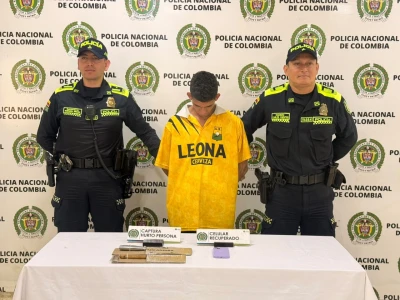 Golpearon a una mujer, le quitaron el celular y huyeron en moto: cayeron en Floridablanca