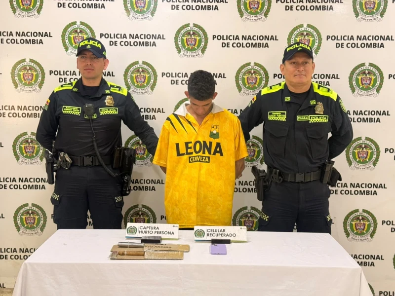 Golpearon a una mujer, le quitaron el celular y huyeron en moto: cayeron en Floridablanca