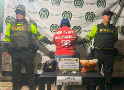 En Santander, capturan a mujer que transportaba dos kilos de base de coca en un bus