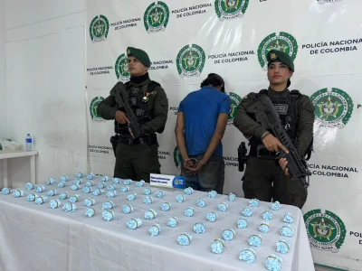 Intentó escapar de la Policía, pero llevaba 2 mil dosis de bazuco en el bolso, en Bucaramanga