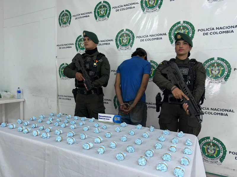 Intentó escapar de la Policía, pero llevaba 2 mil dosis de bazuco en el bolso, en Bucaramanga