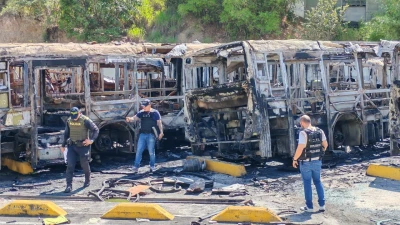 Cuarto incendio en el Portal de Metrolínea de Girón acaba con los últimos siete buses que quedaban