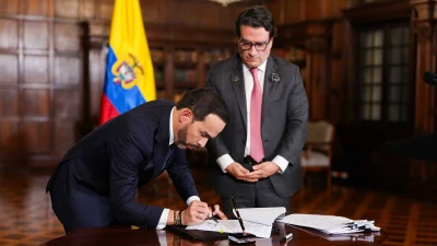 Presidente De La Espriella autorizó extradición de cinco exnegociadores de paz