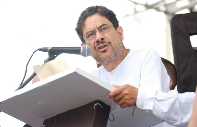 Iván Cepeda dona su prima de servicios a damnificados del Chocó y exige eliminar el beneficio salarial