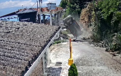 Video: Camioneta sin frenos sufrió aparatoso accidente en el sector de La Pared, cerca a la Udes