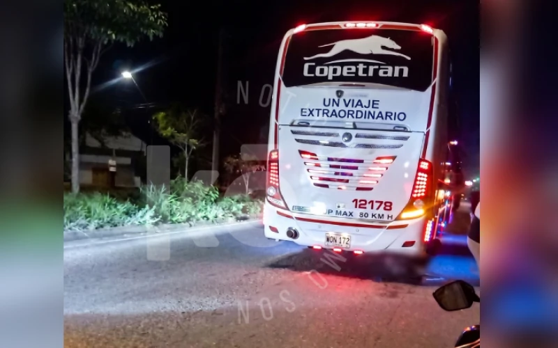 Peatón murió arrollado por un Copetran en la madrugada de este lunes entre Bucaramanga y Girón