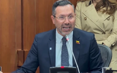 Durante control político en el Senado, Jaime Beltrán pide $4 billones y se excusa por su viaje a la playa