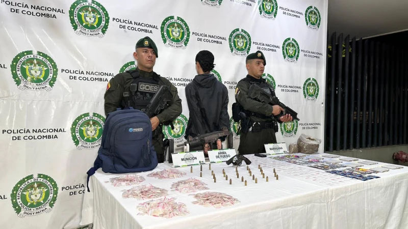 Armado hasta los dientes: cayó con una UZI, un revólver y más de 1.300 dosis en Bucaramanga