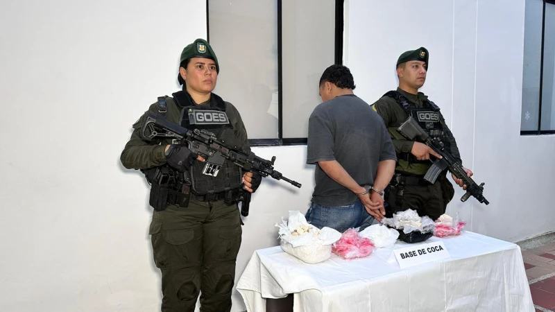 Fueron por una alerta de violencia intrafamiliar y encontraron cuatro kilos de cocaína en Girón