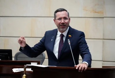 'Fue una foto con mi esposa y no con prostitutas': Jaime Beltrán, durante la moción de censura