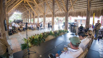 De La Espriella donará todos sus sueldos para obras sociales: comenzó con dos ancianatos