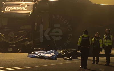 Dos muertos dejó accidente entre bus del grupo de Martín Elías Jr. y una moto en Santander