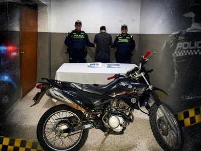 Dos hombres le robaron la moto a una mujer, la lesionaron y huyeron: cayeron en Bucaramanga