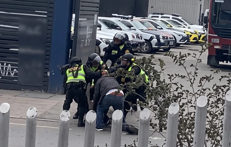 Un guarda de Transmilenio fue asesinado al intentar que una pareja no se colara al sistema