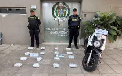Vio a la Policía y salió corriendo: dejó una moto y un costal con 16 kilos de estupefacientes en Bucaramanga