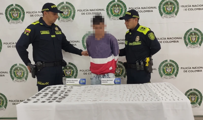 Vio a los policías y salió corriendo: llevaba 283 dosis escondidas dentro del buzo, en Bucaramanga