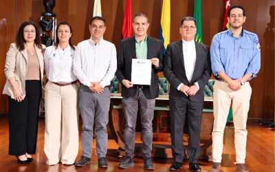 Juan Carlos Reyes Nova recibió reconocimiento de la UPB por su gestión al frente de la CDMB