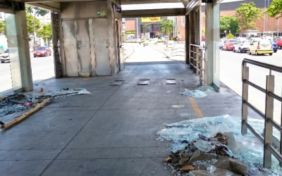 Alcaldía anuncia reconstrucción de estaciones de Metrolínea vandalizadas en Bucaramanga