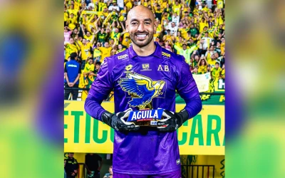 De casi retirarse del fútbol a ser la gran figura del Bucaramanga: la historia del arquero Diego Novoa