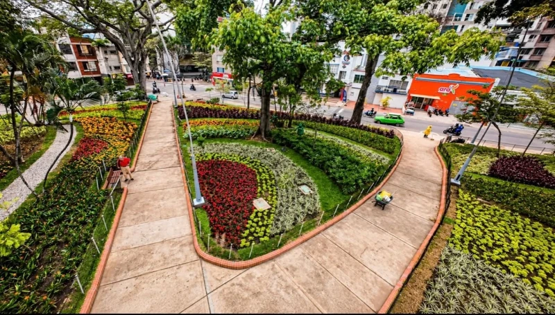 Con nuevos jardines, senderos y zonas verdes, el Parque Bolívar recuperó su esplendor
