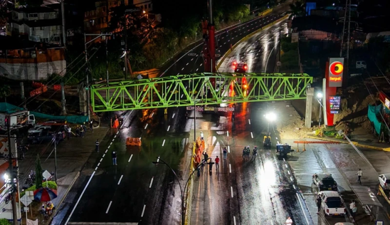 El tercer carril de Floridablanca está a un paso de ser realidad: así quedó su nuevo puente peatonal