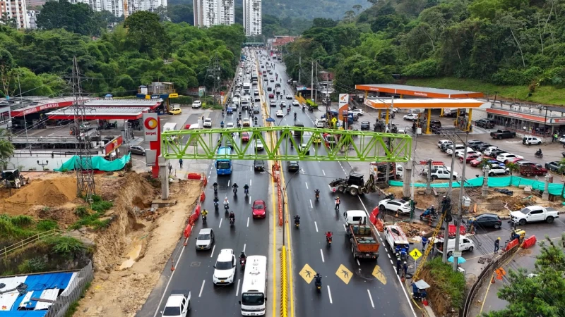 El tercer carril de Floridablanca está a un paso de ser realidad: así quedó su nuevo puente peatonal