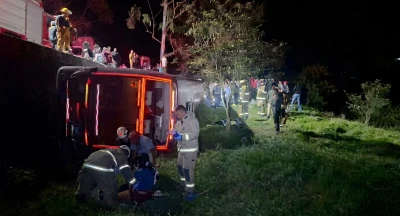 Disparos provocaron que el bus se volcara en la vía Panamericana: Hubo 5 muertos y 60 heridos