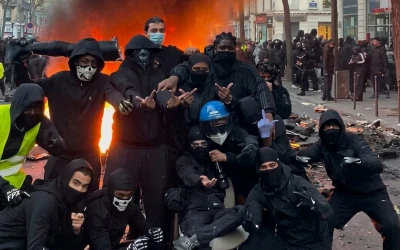 París y varias ciudades de Francia son saqueadas y quemadas durante una violenta protesta